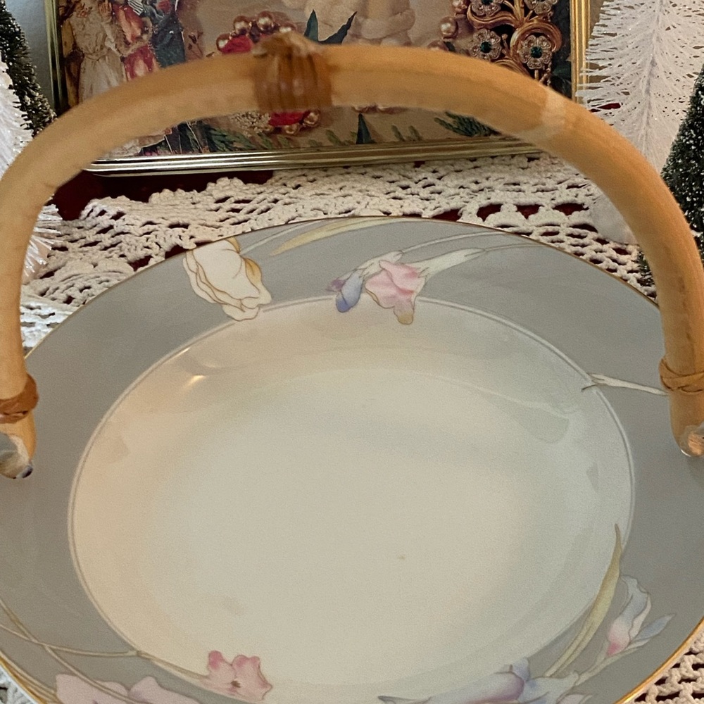 MIKASA CHARISMA Bamboo Handle Bowl for bread, nuts or fruit. Estate Sale